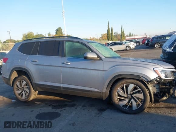 ✅ 2024 Volkswagen Atlas SE • VIN: 1V2WR2CA5RC562227 • Lot: 43481576. Listed on IAAI with 14,413 mi. Free auction sales archive from the USA and detailed vehicle history report at DreamBid. Image 13.
