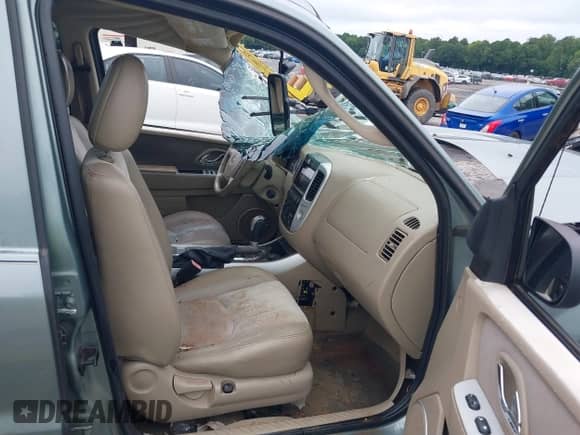 2006 Mercury Mariner Luxury with VIN 4M2YU57196KJ01063, listed as a IAAI auction lot 42907986 with Not provided miles and . Bid and sale history available at DreamBid. Image 5.