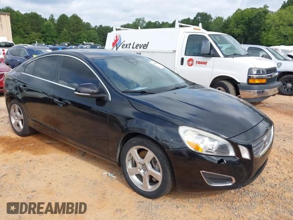 ✅ 2012 Volvo S60 T5 • VIN: YV1622FS9C2041335 • Lot: 42697828. Wystawiony na IAAI z przebiegiem 141 412 mil. Bezpłatny archiwum sprzedaży aukcyjnych z USA i szczegółowy raport historii pojazdu na DreamBid. Zdjęcie 1.