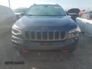 ✅ 2020 Jeep Cherokee Trailhawk Elite • VIN: 1C4PJMBX6LD583328 • Lot: 74449614. Wystawiony na Copart z przebiegiem Nie podano. Bezpłatny archiwum sprzedaży aukcyjnych z USA i szczegółowy raport historii pojazdu na DreamBid. Zdjęcie 5.