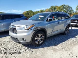 ✅ 2015 Toyota Highlander XLE • VIN: 5TDJKRFH4FS179729 • Lot: 87042465. Listed on Copart with 135,153 mi. Free auction sales archive from the USA and detailed vehicle history report at DreamBid. Image 1.