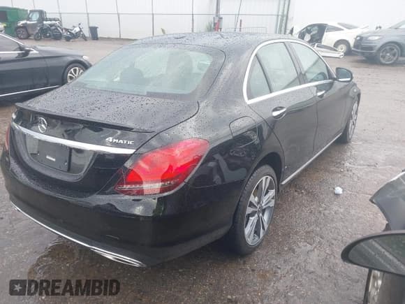 ✅ 2021 Mercedes-Benz C 300 • VIN: W1KWF8EB9MR609337 • Lot: 42653947. Wystawiony na IAAI z przebiegiem 32 375 mil. Bezpłatny archiwum sprzedaży aukcyjnych z USA i szczegółowy raport historii pojazdu na DreamBid. Zdjęcie 4.