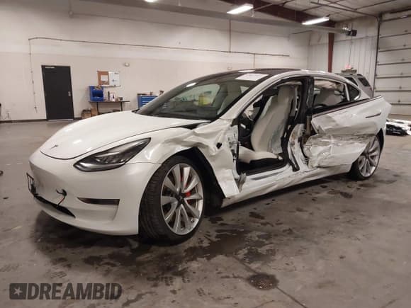 ✅ 2018 Tesla Model 3 Long Range Battery • VIN: 5YJ3E1EB2JF081729 • Lot: 43617411. Wystawiony na IAAI z przebiegiem 58 944 mil. Bezpłatny archiwum sprzedaży aukcyjnych z USA i szczegółowy raport historii pojazdu na DreamBid. Zdjęcie 2.