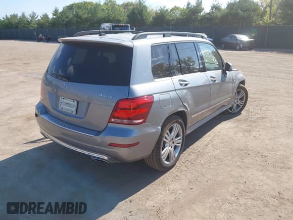 ✅ 2013 Mercedes-Benz GLK 350 • VIN: WDCGG8JB8DG031173 • Лот: 43445888. Опубликован ранее на IAAI с пробегом 99 553 миль. Бесплатный доступ к архиву аукционных продаж из США и подробный отчёт об истории автомобиля на DreamBid. Изображение 4.