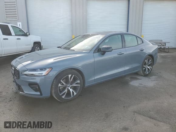 ✅ 2022 Volvo S60 Ultimate Dark Theme • VIN: 7JRL12TM2NG174124 • Lot: 75122833. Wystawiony na Copart z przebiegiem 26 828 mil. Bezpłatny archiwum sprzedaży aukcyjnych z USA i szczegółowy raport historii pojazdu na DreamBid. Zdjęcie 1.