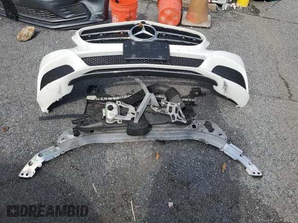 ✅ 2015 Mercedes-Benz C 300 • VIN: 55SWF4JB9FU095960 • Lot: 81444275. Wystawiony na Copart z przebiegiem 98 682 mil. Bezpłatny archiwum sprzedaży aukcyjnych z USA i szczegółowy raport historii pojazdu na DreamBid. Zdjęcie 12.