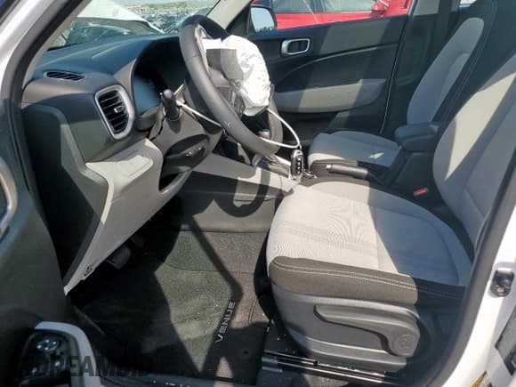 ✅ 2025 Hyundai Venue SEL • VIN: KMHRC8A37SU365434 • Lot: 52650835. Listed on Copart with 922 mi. Free auction sales archive from the USA and detailed vehicle history report at DreamBid. Image 7.