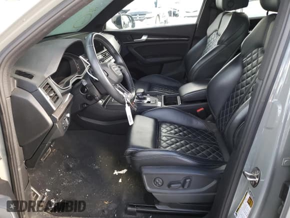 ✅ 2019 Audi SQ5 Prestige • VIN: WA1C4AFY8K2130453 • Lot: 71133922. Wystawiony na Copart z przebiegiem 30 517 mil. Bezpłatny archiwum sprzedaży aukcyjnych z USA i szczegółowy raport historii pojazdu na DreamBid. Zdjęcie 7.