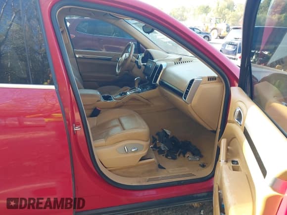 ✅ 2014 Porsche Cayenne Diesel • VIN: WP1AF2A2XELA39455 • Lot: 43446619. Wystawiony na IAAI z przebiegiem 110 000 mil. Bezpłatny archiwum sprzedaży aukcyjnych z USA i szczegółowy raport historii pojazdu na DreamBid. Zdjęcie 5.