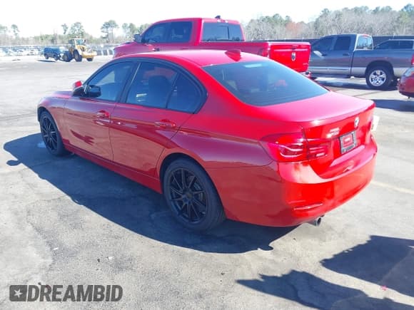 ✅ 2016 BMW 3 Series 320i xDrive • VIN: WBA8E5G50GNU20841 • Lot: 41684968. Listed on IAAI with 118,058 mi. Free auction sales archive from the USA and detailed vehicle history report at DreamBid. Image 3.