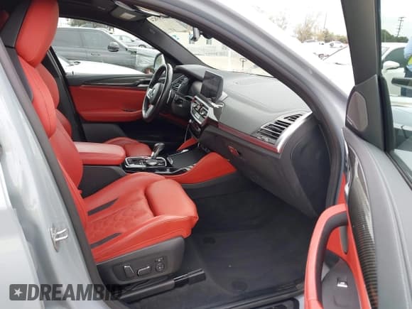 ✅ 2024 BMW X4 M • VIN: 5YM23EC01R9U95351 • Lot: 42203824. Wystawiony na IAAI z przebiegiem 18 756 mil. Bezpłatny archiwum sprzedaży aukcyjnych z USA i szczegółowy raport historii pojazdu na DreamBid. Zdjęcie 5.