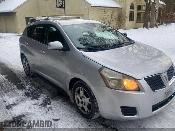 ✅ 2009 Pontiac Vibe 1SB • VIN: 5Y2SL67099Z475356 • Lot: 43911928. Wystawiony na IAAI z przebiegiem 134 885 mil. Bezpłatny archiwum sprzedaży aukcyjnych z USA i szczegółowy raport historii pojazdu na DreamBid. Zdjęcie 1.