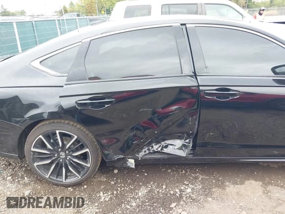 ✅ 2025 Honda Accord Touring • VIN: 1HGCY2F88SA066714 • Lot: 43437371. Wystawiony na IAAI z przebiegiem 3 917 mil. Bezpłatny archiwum sprzedaży aukcyjnych z USA i szczegółowy raport historii pojazdu na DreamBid. Zdjęcie 6.