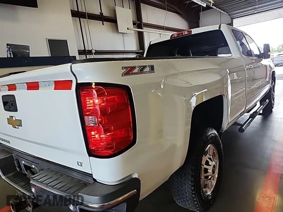 ✅ 2015 Chevrolet Silverado 2500HD LT • VIN: 1GC1KVE88FF554547 • Lot: 42631283. Wystawiony na IAAI z przebiegiem 120 511 mil. Bezpłatny archiwum sprzedaży aukcyjnych z USA i szczegółowy raport historii pojazdu na DreamBid. Zdjęcie 1.
