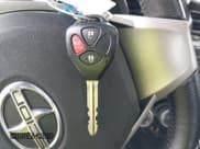 ✅ 2013 Scion tC • VIN: JTKJF5C70D3058888 • Lot: 41892224. Wystawiony na IAAI z przebiegiem 84 749 mil. Bezpłatny archiwum sprzedaży aukcyjnych z USA i szczegółowy raport historii pojazdu na DreamBid. Zdjęcie 11.