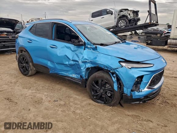 ✅ 2025 Buick Encore GX Sport Touring • VIN: KL4AMDSL6SB121625 • Лот: 95917885. Опубликован ранее на Copart с пробегом Не указан. Бесплатный доступ к архиву аукционных продаж из США и подробный отчёт об истории автомобиля на DreamBid. Изображение 4.