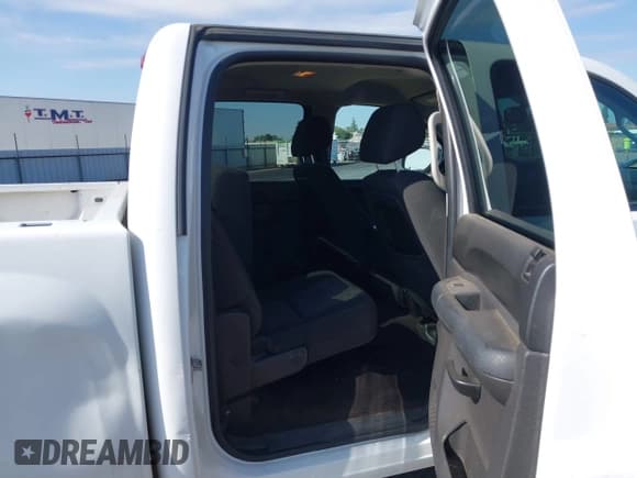 ✅ 2011 Chevrolet Silverado 1500 LS • VIN: 3GCPCREA5BG408018 • Lot: 43217341. Wystawiony na IAAI z przebiegiem 190 884 mil. Bezpłatny archiwum sprzedaży aukcyjnych z USA i szczegółowy raport historii pojazdu na DreamBid. Zdjęcie 8.