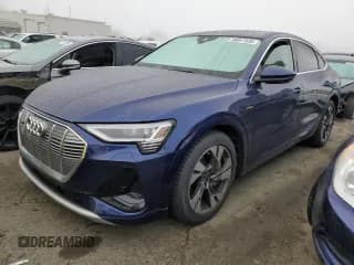 ✅ 2021 Audi e-tron Premium • VIN: WA11AAGE7MB009811 • Lot: 80041533. Wystawiony na Copart z przebiegiem 32 581 mil. Bezpłatny archiwum sprzedaży aukcyjnych z USA i szczegółowy raport historii pojazdu na DreamBid. Zdjęcie 1.