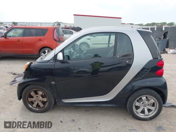 ✅ 2013 Smart fortwo Pure • VIN: WMEEJ3BA5DK620493 • Лот: 42071086. Опубликован ранее на IAAI с пробегом 85 883 миль. Бесплатный доступ к архиву аукционных продаж из США и подробный отчёт об истории автомобиля на DreamBid. Изображение 15.