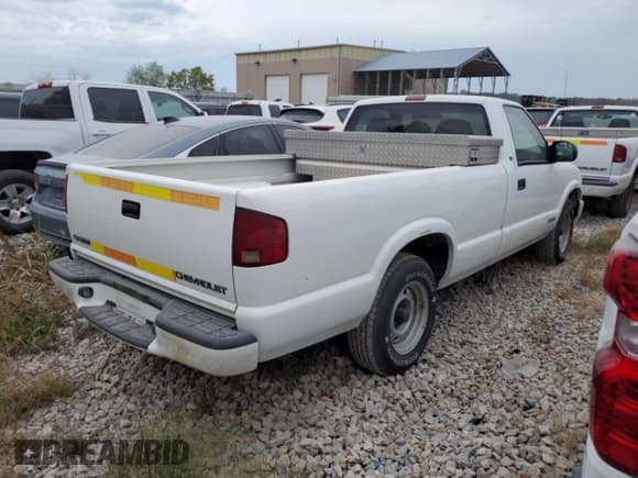✅ 2000 Chevrolet S-10 LS • VIN: 1GCCS14W6YK218696 • Лот: 67710344. Опубликован ранее на Copart с пробегом 106 603 миль. Бесплатный доступ к архиву аукционных продаж из США и подробный отчёт об истории автомобиля на DreamBid. Изображение 3.