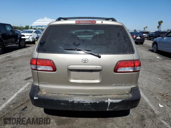 ✅ 2001 Toyota Sienna LE • VIN: 4T3ZF13C31U340869 • Lot: 62891485. Listed on Copart with 244,155 mi. Free auction sales archive from the USA and detailed vehicle history report at DreamBid. Image 6.