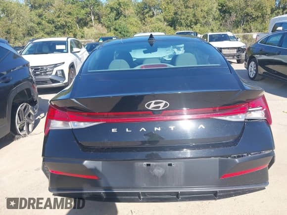 ✅ 2025 Hyundai Elantra SEL Convenience • VIN: KMHLS4DGXSU935782 • Лот: 43507597. Опубликован ранее на IAAI с пробегом 19 234 миль. Бесплатный доступ к архиву аукционных продаж из США и подробный отчёт об истории автомобиля на DreamBid. Изображение 16.