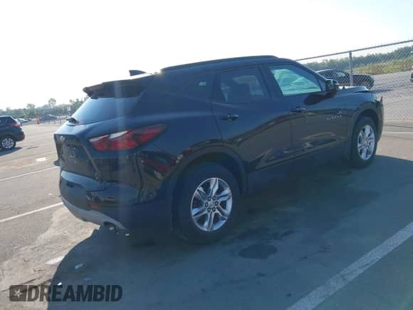 2021 Chevrolet Blazer LT z VIN 3GNKBCR45MS540315, wystawiony jako IAAI lot #43198972 z przebiegiem 71 266 mil mil oraz . Historia ofert i sprzedaży dostępna na DreamBid. Obrazek 4.