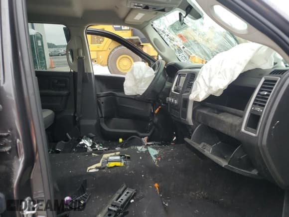 ✅ 2022 Ram 1500 Tradesman • VIN: 1C6RR6FG7NS171013 • Lot: 92189485. Wystawiony na Copart z przebiegiem 40 409 mil. Bezpłatny archiwum sprzedaży aukcyjnych z USA i szczegółowy raport historii pojazdu na DreamBid. Zdjęcie 7.