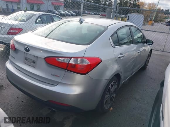 ✅ 2014 Kia Forte EX • VIN: KNAFX4A80E5074625 • Lot: 43787179. Wystawiony na IAAI z przebiegiem 153 005 mil. Bezpłatny archiwum sprzedaży aukcyjnych z USA i szczegółowy raport historii pojazdu na DreamBid. Zdjęcie 4.