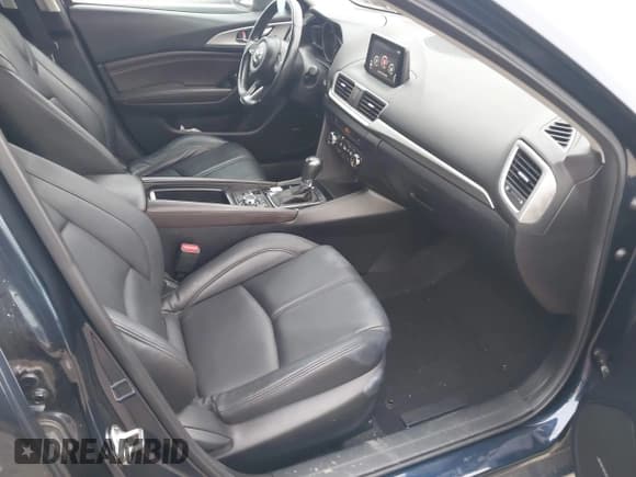 ✅ 2018 Mazda 3 Touring • VIN: 3MZBN1L32JM163007 • Lot: 42971840. Wystawiony na IAAI z przebiegiem 93 319 mil. Bezpłatny archiwum sprzedaży aukcyjnych z USA i szczegółowy raport historii pojazdu na DreamBid. Zdjęcie 5.