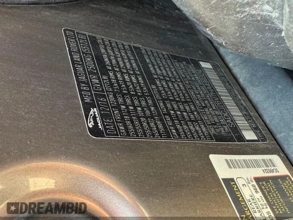 ✅ 2017 Jaguar F-Pace 35t Premium • VIN: SADCJ2BV7HA499324 • Lot: 42878561. Wystawiony na IAAI z przebiegiem 108 207 mil. Bezpłatny archiwum sprzedaży aukcyjnych z USA i szczegółowy raport historii pojazdu na DreamBid. Zdjęcie 9.