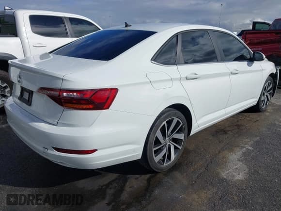 ✅ 2019 Volkswagen Jetta S • VIN: 3VWC57BU8KM249876 • Lot: 43730542. Wystawiony na IAAI z przebiegiem 43 488 mil. Bezpłatny archiwum sprzedaży aukcyjnych z USA i szczegółowy raport historii pojazdu na DreamBid. Zdjęcie 4.