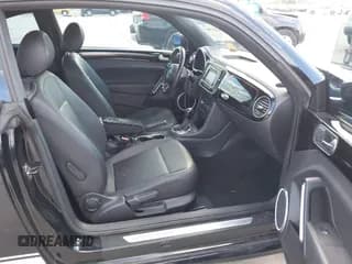 ✅ 2013 Volkswagen Beetle 2.5L • VIN: 3VWJX7AT3DM605065 • Lot: 43311907. Wystawiony na IAAI z przebiegiem 131 224 mil. Bezpłatny archiwum sprzedaży aukcyjnych z USA i szczegółowy raport historii pojazdu na DreamBid. Zdjęcie 5.