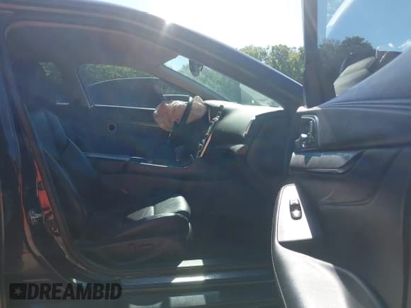 ✅ 2016 Nissan Maxima Platinum • VIN: 1N4AA6AP1GC446060 • Lot: 42320393. Listed on IAAI with 168,157 mi. Free auction sales archive from the USA and detailed vehicle history report at DreamBid. Image 5.