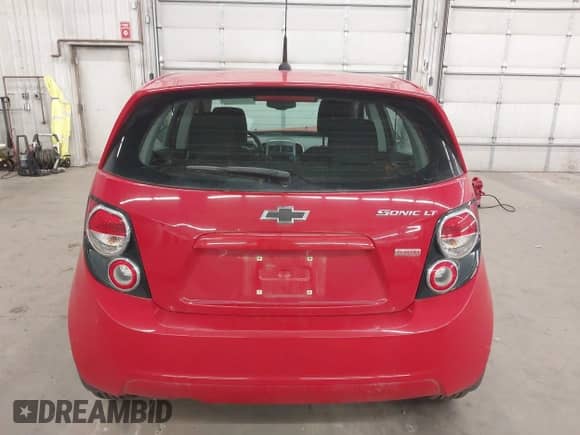 2012 Chevrolet Sonic LT z VIN 1G1JD6SB1C4114864, wystawiony jako IAAI lot #43523084 z przebiegiem 101 758 mil mil oraz . Historia ofert i sprzedaży dostępna na DreamBid. Obrazek 17.