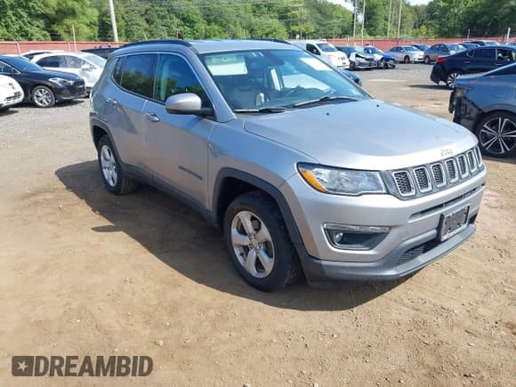 ✅ 2019 Jeep Compass Latitude • VIN: 3C4NJDBB4KT647418 • Лот: 43030266. Опубликован ранее на IAAI с пробегом 60 112 миль. Бесплатный доступ к архиву аукционных продаж из США и подробный отчёт об истории автомобиля на DreamBid. Изображение 1.