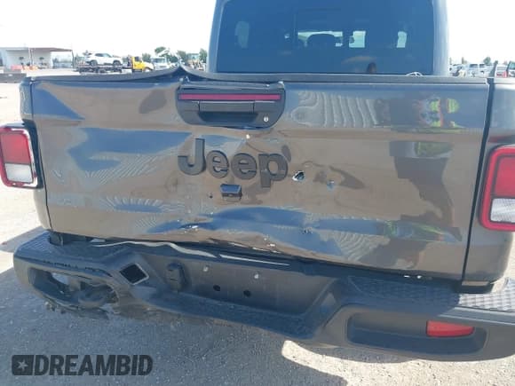 ✅ 2024 Jeep Gladiator Nighthawk • VIN: 1C6HJTAG5RL125589 • Lot: 43274114. Wystawiony na IAAI z przebiegiem 24 404 mil. Bezpłatny archiwum sprzedaży aukcyjnych z USA i szczegółowy raport historii pojazdu na DreamBid. Zdjęcie 6.