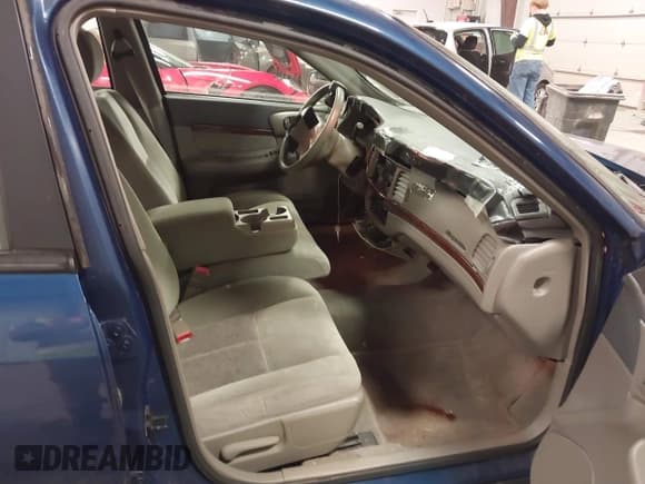 ✅ 2004 Chevrolet Impala • VIN: 2G1WF52E549205672 • Lot: 43766412. Listed on IAAI with 52,532 mi. Free auction sales archive from the USA and detailed vehicle history report at DreamBid. Image 5.