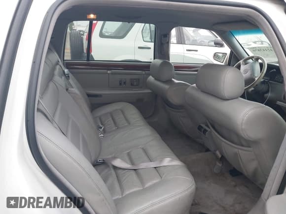 ✅ 1994 Cadillac DeVille • VIN: 1G6KD52B5RU258239 • Lot: 42443870. Wystawiony na IAAI z przebiegiem 142 573 mil. Bezpłatny archiwum sprzedaży aukcyjnych z USA i szczegółowy raport historii pojazdu na DreamBid. Zdjęcie 8.