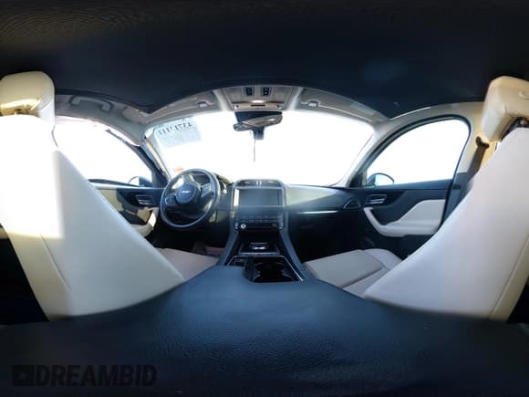 ✅ 2020 Jaguar F-Pace 25t Premium • VIN: SADCJ2FX7LA656791 • Lot: 43713111. Wystawiony na IAAI z przebiegiem 31 648 mil. Bezpłatny archiwum sprzedaży aukcyjnych z USA i szczegółowy raport historii pojazdu na DreamBid. Zdjęcie 18.