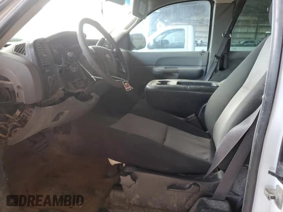 ✅ 2009 Chevrolet Silverado 2500HD Work Truck • VIN: 1GCHC49K19E108133 • Лот: 69440865. Опубликован ранее на Copart с пробегом 358 476 миль. Бесплатный доступ к архиву аукционных продаж из США и подробный отчёт об истории автомобиля на DreamBid. Изображение 7.