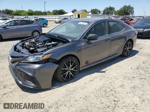 ✅ 2019 Toyota Camry LE • VIN: 4T1B11HK4KU197568 • Лот: 63479315. Опубликован ранее на Copart с пробегом 72 711 миль. Бесплатный доступ к архиву аукционных продаж из США и подробный отчёт об истории автомобиля на DreamBid. Изображение 1.