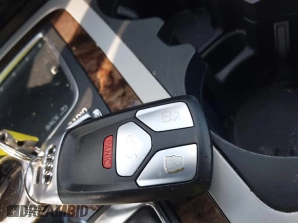 ✅ 2018 Audi Q7 • VIN: WA1LHBF71JD028058 • Lot: 42220729. Wystawiony na IAAI z przebiegiem 85 951 mil. Bezpłatny archiwum sprzedaży aukcyjnych z USA i szczegółowy raport historii pojazdu na DreamBid. Zdjęcie 11.