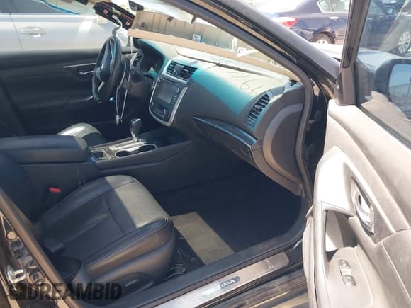 ✅ 2017 Nissan Altima SL • VIN: 1N4BL3AP1HC277432 • Lot: 41996670. Listed on IAAI with 139,446 mi. Free auction sales archive from the USA and detailed vehicle history report at DreamBid. Image 5.