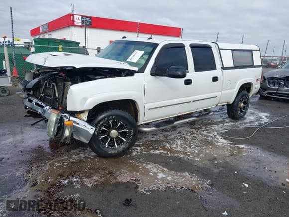 ✅ 2005 Chevrolet Silverado 2500HD LT • VIN: 1GCHK23215F950393 • Lot: 41780395. Wystawiony na IAAI z przebiegiem 294 419 mil. Bezpłatny archiwum sprzedaży aukcyjnych z USA i szczegółowy raport historii pojazdu na DreamBid. Zdjęcie 2.