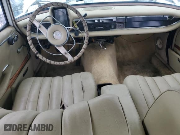 ✅ 1966 Mercedes-Benz 230 • VIN: 11001110007945 • Лот: 91738035. Опубликован ранее на Copart с пробегом 93 352 миль. Бесплатный доступ к архиву аукционных продаж из США и подробный отчёт об истории автомобиля на DreamBid. Изображение 8.