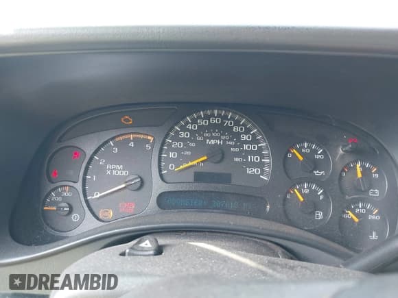 ✅ 2005 Chevrolet Silverado 2500HD LS • VIN: 1GCHK232X5F966561 • Lot: 42402828. Wystawiony na IAAI z przebiegiem 207 618 mil. Bezpłatny archiwum sprzedaży aukcyjnych z USA i szczegółowy raport historii pojazdu na DreamBid. Zdjęcie 7.