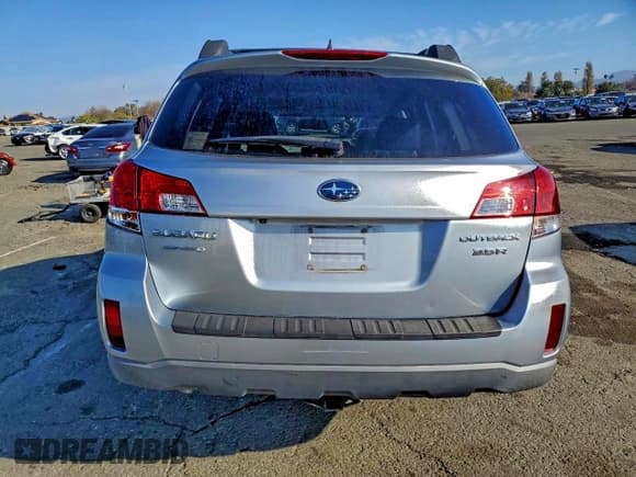 ✅ 2013 Subaru Outback Limited • VIN: 4S4BRDLC9D2324078 • Lot: 94770825. Listed on Copart with 75,717 mi. Free auction sales archive from the USA and detailed vehicle history report at DreamBid. Image 6.