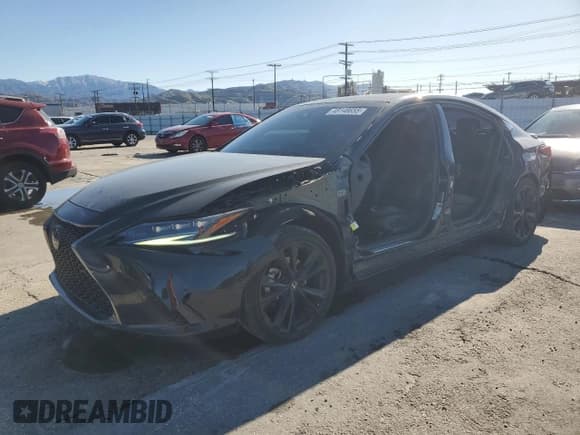 ✅ 2023 Lexus ES 300h F Sport • VIN: 58ABA1C14PU032120 • Лот: 48148655. Опубликован ранее на Copart с пробегом 56 108 миль. Бесплатный доступ к архиву аукционных продаж из США и подробный отчёт об истории автомобиля на DreamBid. Изображение 1.