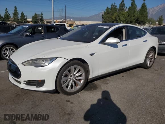 ✅ 2016 Tesla Model S 70 • VIN: 5YJSA1E11GF136291 • Лот: 91719725. Опубликован ранее на Copart с пробегом 98 703 миль. Бесплатный доступ к архиву аукционных продаж из США и подробный отчёт об истории автомобиля на DreamBid. Изображение 1.
